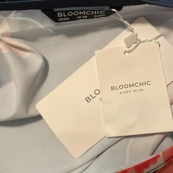 Bloomchic Floral Printed Rolled Tab Indigo Blouse 26 NWT - Picture 8 of 8